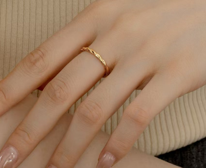 'Wisteria' Twist Ring